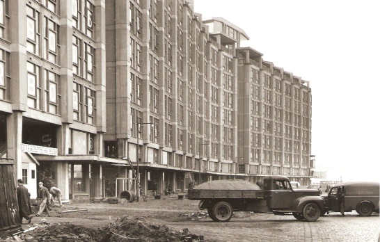 The Groot Handelsgebouw under construction